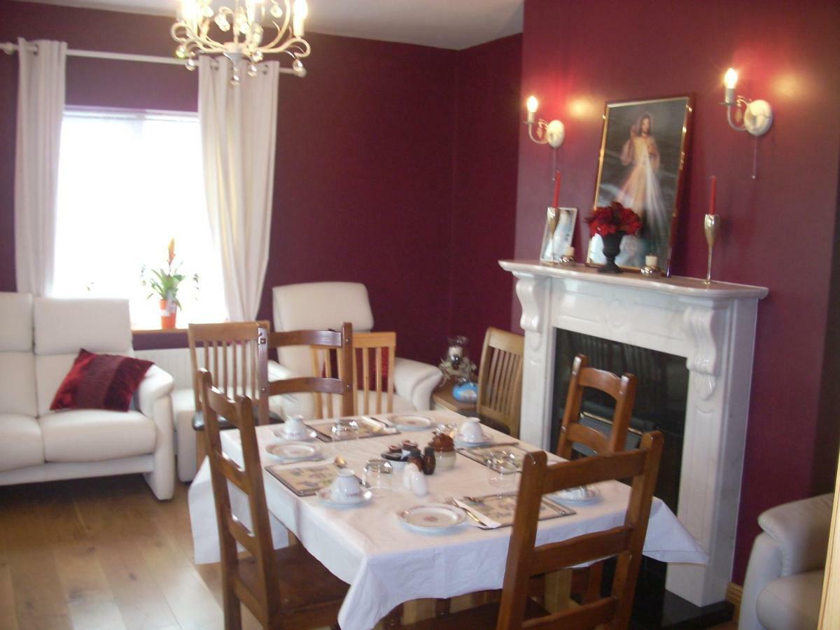 Bed and Breakfast Golden Rose House Knock  Exterior foto